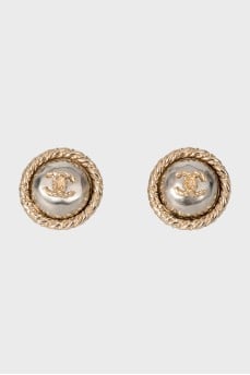 Clip-on earrings with artificial pearls