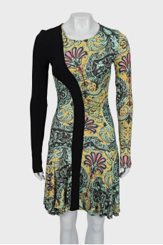 Fitted dress with sleeves