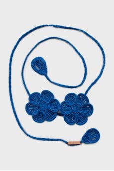 Knitted decoration with flowers