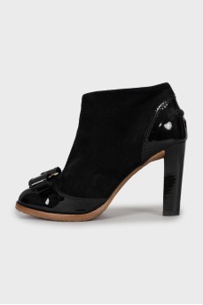 Ankle boots made of suede and leather decorated with a bow
