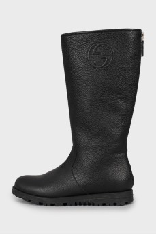Leather boots with zipper