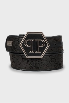 Leather belt with logo buckle