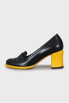 Leather shoes with contrasting heels