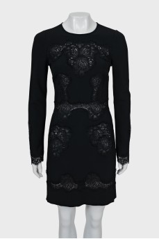 Mini dress decorated with lace