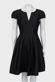 V-neck dress with tag