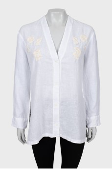 Straight cut blouse decorated with flowers