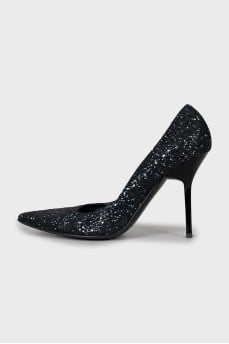 Shiny pointed toe shoes