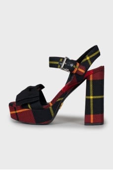Textile sandals decorated with a bow