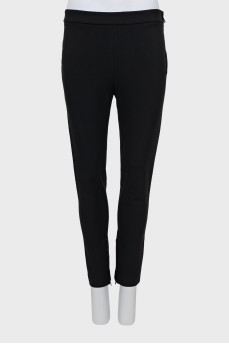 Tight-fitting trousers with zips at the bottom
