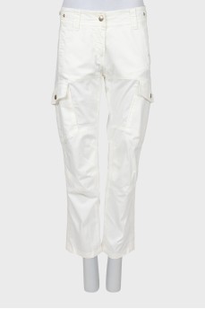 White trousers with patch pockets