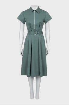 Fitted dress with decorative collar