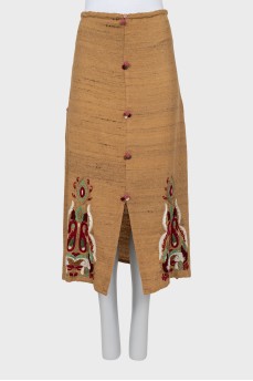 Brown skirt with embroidered pattern