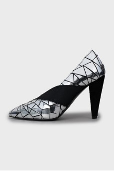 Suede shoes with silver pattern