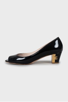 Patent leather shoes with decorative heels