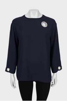 Loose blouse decorated with eyelet