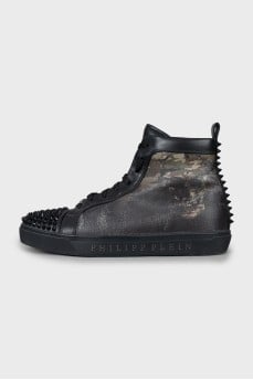 Men's sneakers decorated with spikes