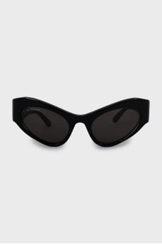 Black oval sunglasses