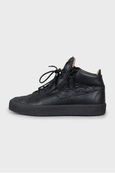 Men's sneakers with embossed print