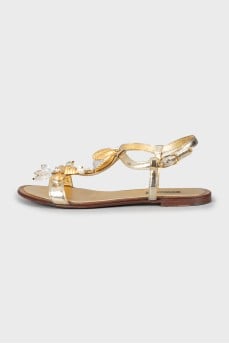 Patent leather sandals with decor