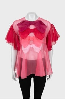Loose blouse decorated with bows