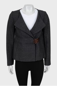 Fitted jacket with leather buckle
