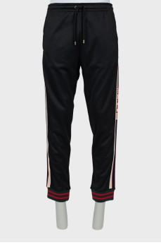 Men's sports pants with tag