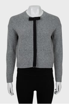 Knitted cardigan decorated with a bow