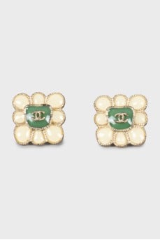 Clips with metal logo