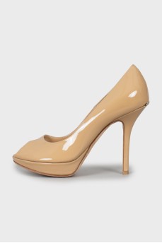 Beige patent leather shoes