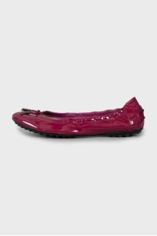 Purple patent leather ballerinas