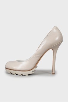 Leather shoes with textured soles