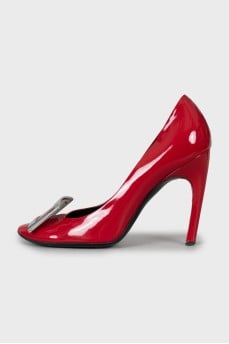 Patent leather shoes with buckle