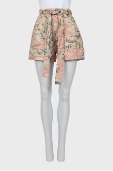 Printed shorts with belt and tag