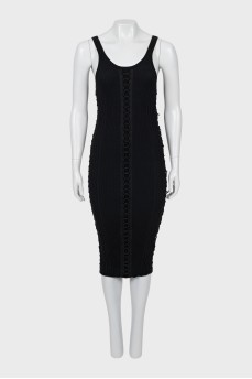 Fitted dress decorated with lacing