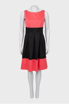 Two-tone dress with contrasting seams