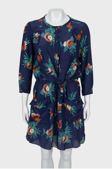 Fitted silk dress with belt