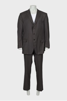 Men's suit made of wool and silk