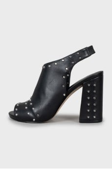 Leather sandals with metal studs