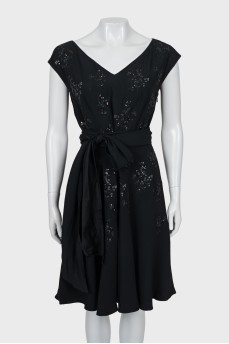 Sleeveless dress decorated with sequins
