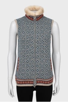 Cashmere vest with fur collar