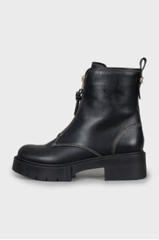 Leather boots with contrasting seams