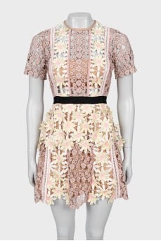 Fitted dress decorated with flowers