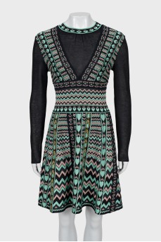 Dress with pattern and long sleeves