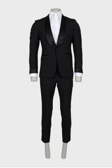 Men's suit consisting of a jacket, shirt and trousers