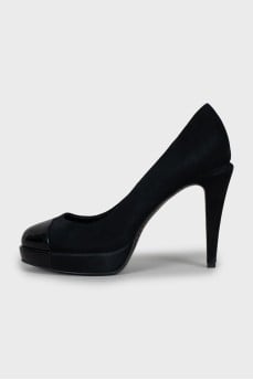 Suede shoes with patent toe
