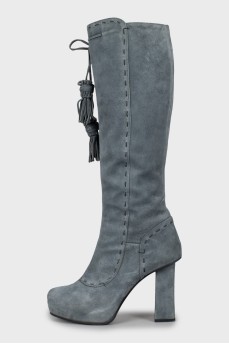 Suede boots with contrast seams