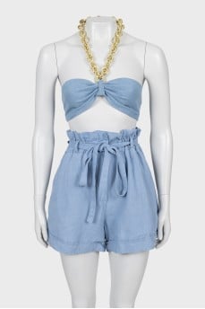 Suit with shorts decorated with chain