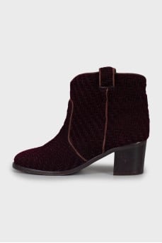 Velour ankle boots with braiding