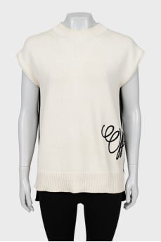 Knitted vest in black and white
