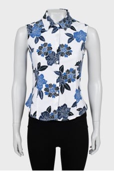 Fitted vest with print